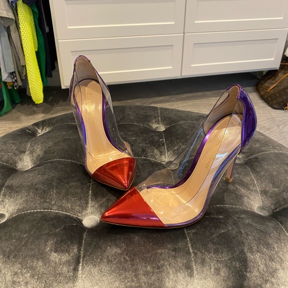 Beautiful, brand new Gianvito Rossi heels. Never worn. Size 35.5 - Picture 2 of 4